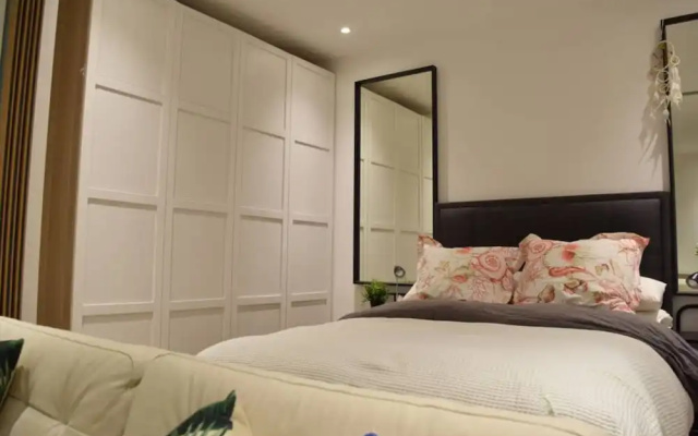 Luxury Studio Flat In Hammersmith