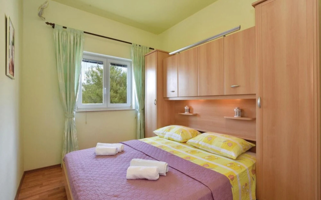 Amazing Home in Podstrana With Wifi and 6 Bedrooms