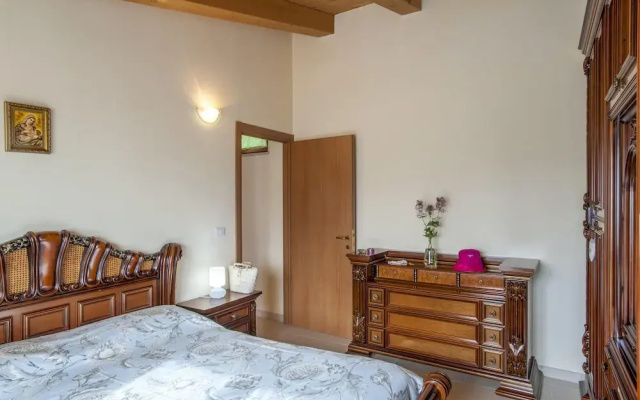 Villa in Pergola With Pool and Beach Nearby