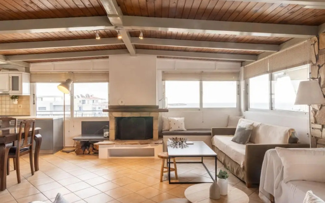 Sunny Loft With a Panoramic Sea View in Voula