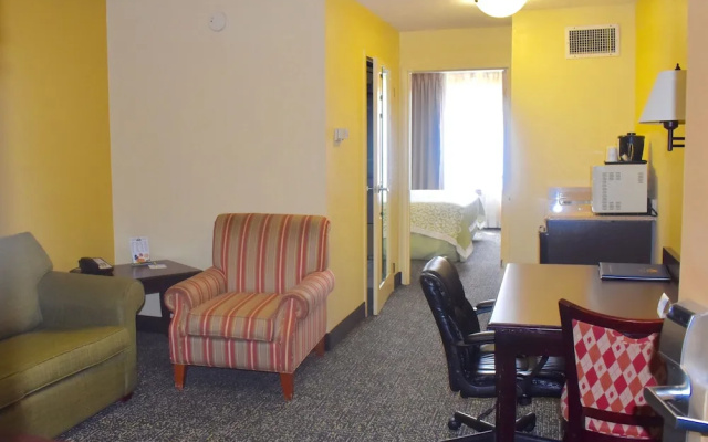 Days Inn & Suites Tucker/Northlake