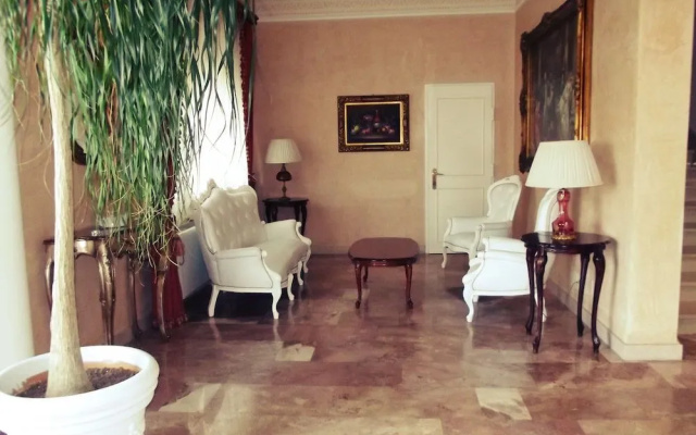 La Corte Di Opaka