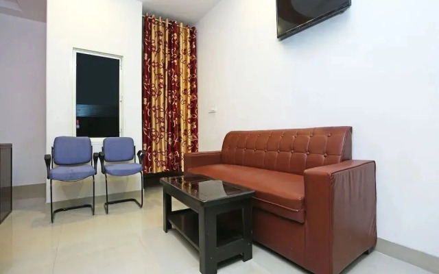 OYO 11384 Hotel Diamond Star