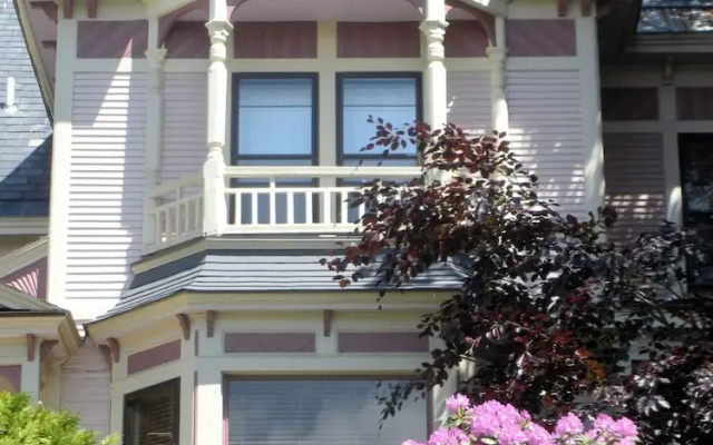 254 South Union Street Guest House