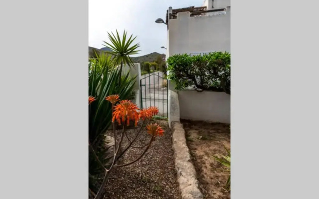 TurAlmeria - Casa Tranquila con Jardín y Aparcamiento privado