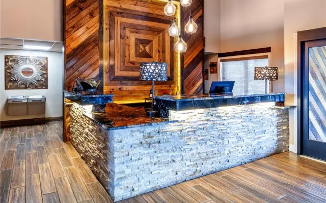 Aiden By Best Western Warm Springs Hotel And Event Center