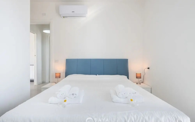 Modern Bright 2BR Retreat With Balcony
