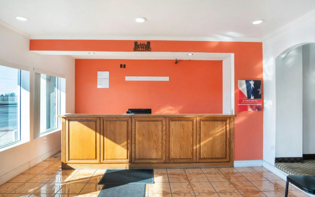 Travelodge by Wyndham Dodge City KS
