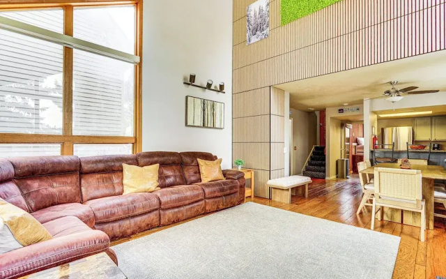 Expansive Canyons Ski Retreat w/ Community Pool!