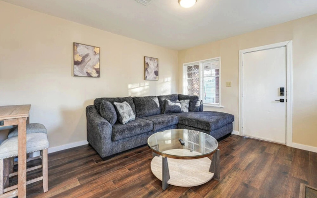 Walkable Phoenix 2-unit Hub Near Chase Field!