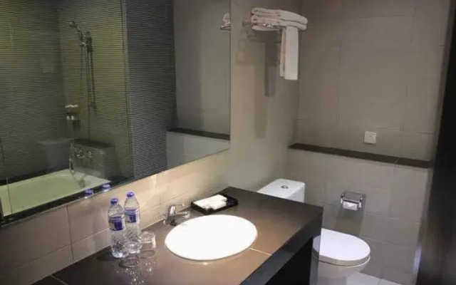 100 Sunset Hotel