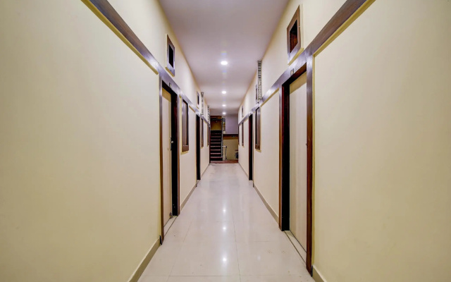 Hotel Sanjay by OYO Rooms