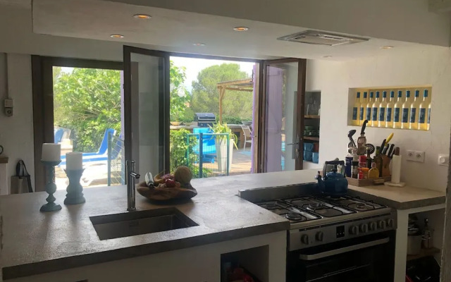 Villa in Frejus With Pool Near Beach