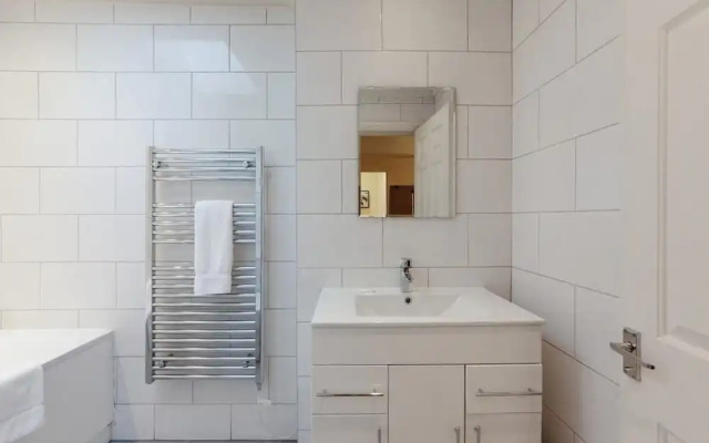 Spacious, Bright 3 Bed in South Kensington