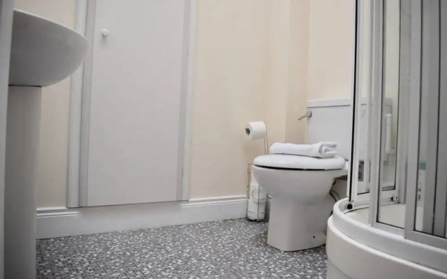 Peaceful 2 Bedroom Flat Beside Silicon Docks