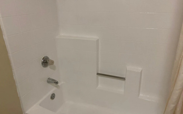 California Inn & Suites Adelanto US 395