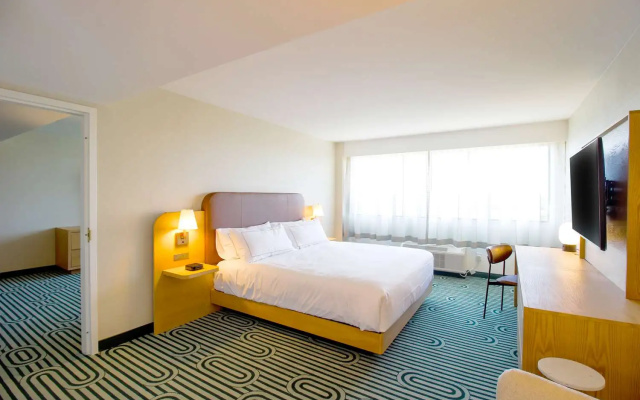 DoubleTree by Hilton Clarksville Riverview