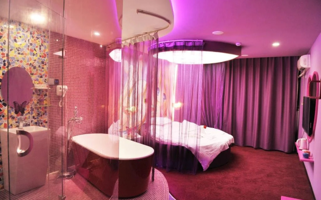 Eaka Hotel