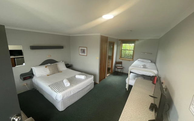 Bridport Bay Inn