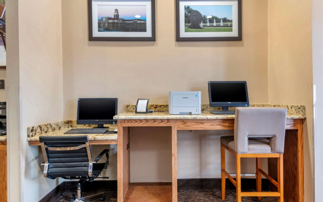 Comfort Suites University