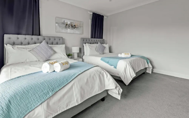 StayAU Contemporary 5BRM Families Home Point Cook