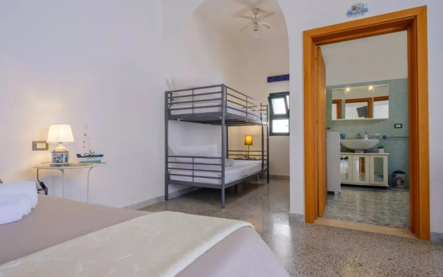 Emerald Residence Sleeps 12 With Sea View