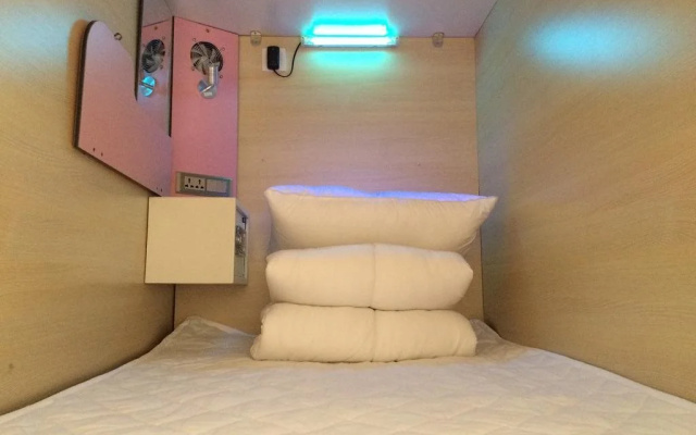 GreenIsland Space Capsule Youth Hostel