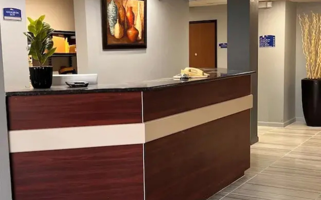 BlissPoint Inn & Suites, Northwood