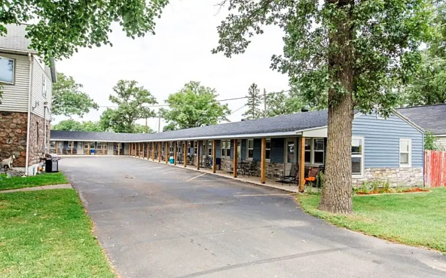 Lakes Inn