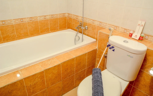 3 Bedrooms Plus Apartment Grand Palace by Travelio