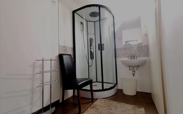 Domovoj Apartments and Rooms