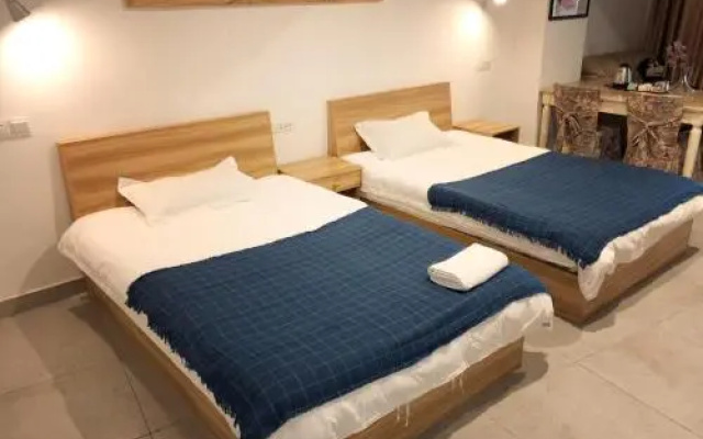 Hostel 27