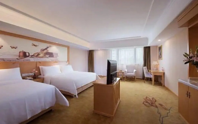 Vienna Hotel Shanghai International Tourist Resort Xiuyan Road Metro Station Bra