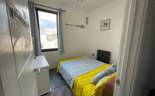 Porthcawl 2 bedroom self contained House sleeps 4