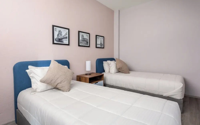 Luxury in the Heart of Roma - Elevator - Sleeps 7
