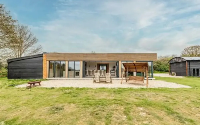 Host Stay Willow Barn