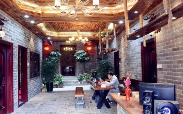 Zaishui Yifang Inn (Zhaoping Huangyao Ancient Town Longzhu)