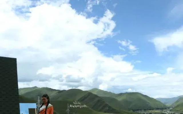 Luobu Starlight · Verdant · Valleys Luxury Camp Hotel (Kangding Xinduqiao Town)