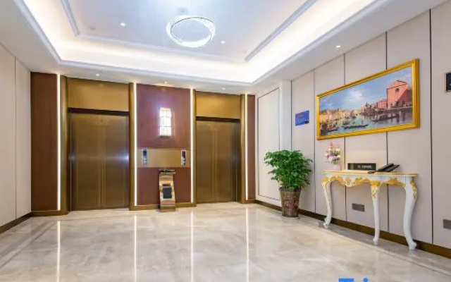 Vienna International Hotel  Qianjiang Qianyang West Road  Bus Station
