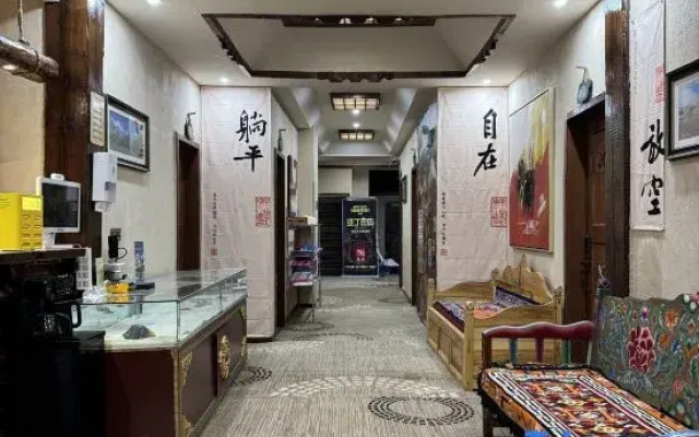 Lazy Boy Hotel（Adin Gate Site）