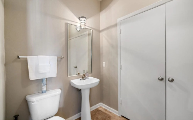 Plano Comfy 2BD 1 5BA Apartment