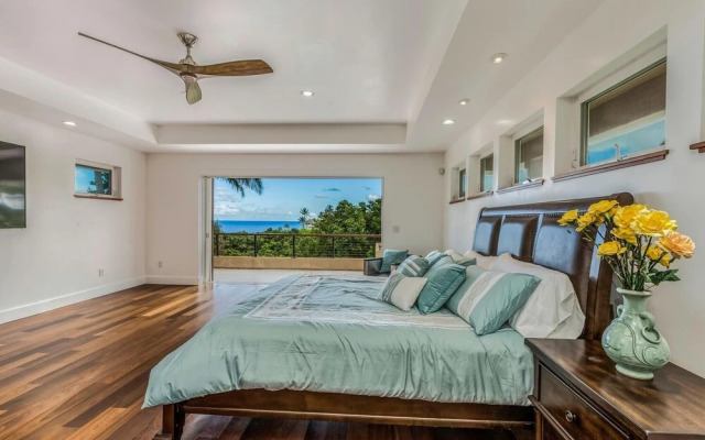 Punahele Point 3 Bedroom Home by Redawning