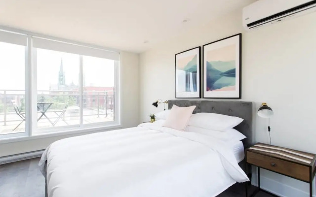 Stunning Split Level 3 BR Little Italy Apartment