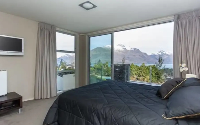 Lake Wakatipu Views