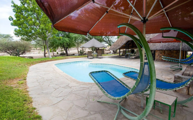 Etusis Lodge