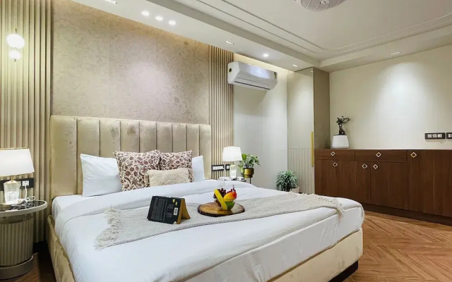 Roomshala 134 Premium Rooms Saket