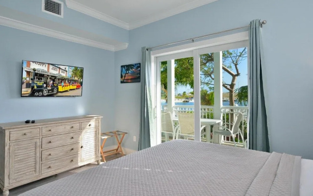 Bayview South 801 Eisenhower Dr. #6