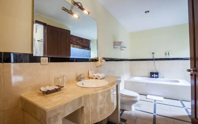 8-BR Private Pool Villa Walk to Seminyak Beach