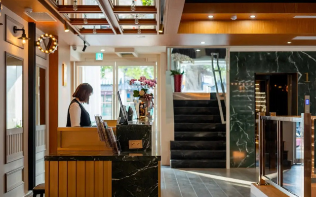 Voyager Hotel