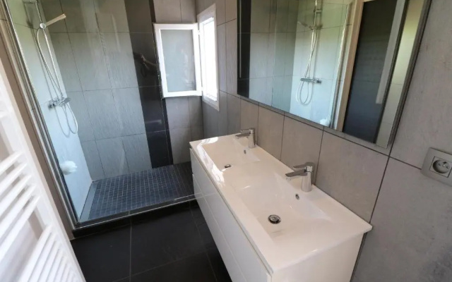 Quality 2 bedroom 9 mins from the Palais 342